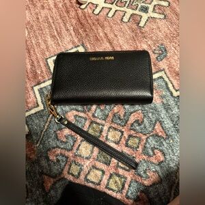 Michael kors smartphone wristlet ￼